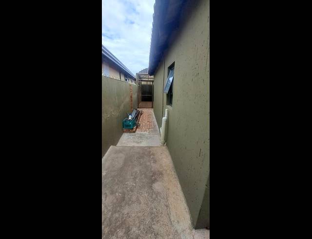 4 BEDROOM HOUSE FOR SALE IN MEADOWLANDS